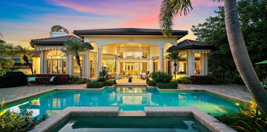 House in West Palm Beach, Florida 3 bedrooms, 346.8 sq.m. № 2146765