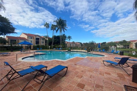 Condo in Miramar, Florida, 2 bedrooms  № 2024090 - photo 13