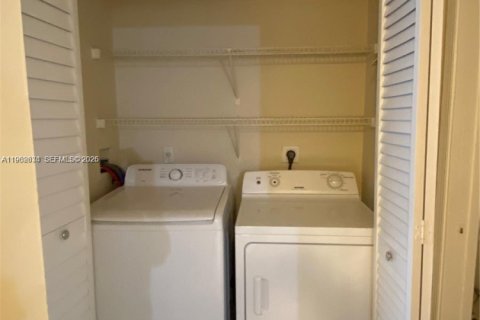 Condo in Miramar, Florida, 2 bedrooms  № 2024090 - photo 10