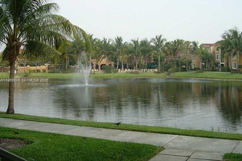 Condo in Miramar, Florida, 2 bedrooms  № 2024090 - photo 3