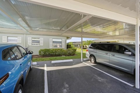 Condo in Sun City Center, Florida, 2 bedrooms  № 2395907 - photo 3