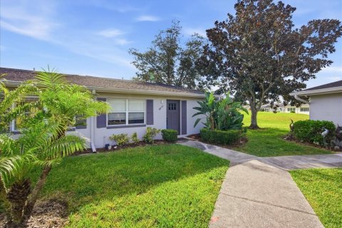 Condo in Sun City Center, Florida, 2 bedrooms  № 2395907 - photo 2
