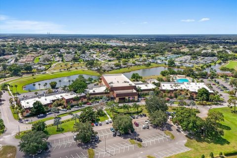 Condo in Sun City Center, Florida, 2 bedrooms  № 2395907 - photo 27