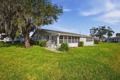 Condo in Sun City Center, Florida, 2 bedrooms  № 2395907 - photo 24