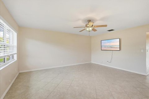 Condo in Sun City Center, Florida, 2 bedrooms  № 2395907 - photo 4
