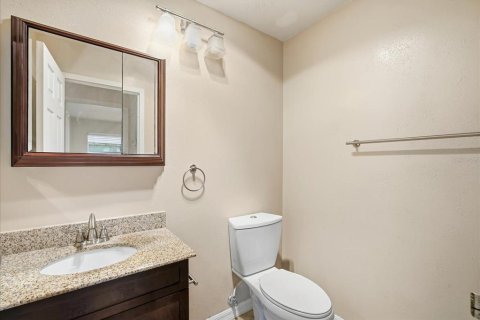 Condo in Sun City Center, Florida, 2 bedrooms  № 2395907 - photo 14