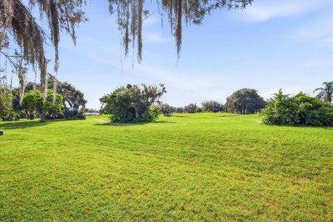 Condo in Sun City Center, Florida, 2 bedrooms  № 2395907 - photo 23