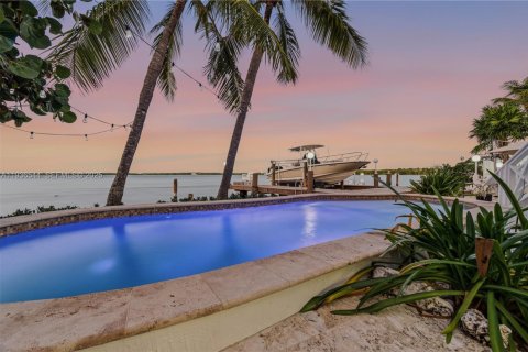 House in Key Largo, Florida 3 bedrooms, 242.29 sq.m. № 1994456 - photo 6