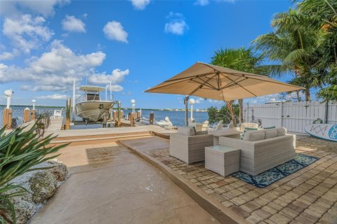 House in Key Largo, Florida 3 bedrooms, 242.29 sq.m. № 1994456 - photo 29