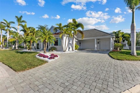 House in Bradenton, Florida 5 bedrooms, 304.72 sq.m. № 1517643 - photo 30