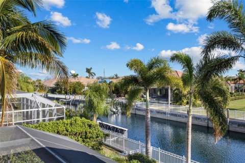 House in Bradenton, Florida 5 bedrooms, 304.72 sq.m. № 1517643 - photo 2