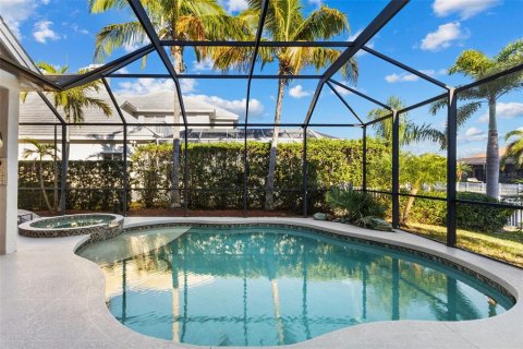 House in Bradenton, Florida 5 bedrooms, 304.72 sq.m. № 1517643 - photo 20