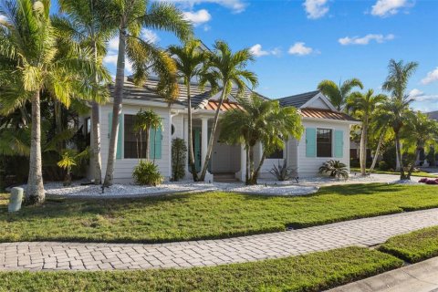House in Bradenton, Florida 5 bedrooms, 304.72 sq.m. № 1517643 - photo 29