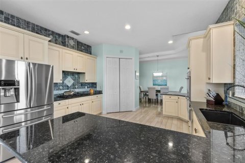 House in Bradenton, Florida 5 bedrooms, 304.72 sq.m. № 1517643 - photo 8