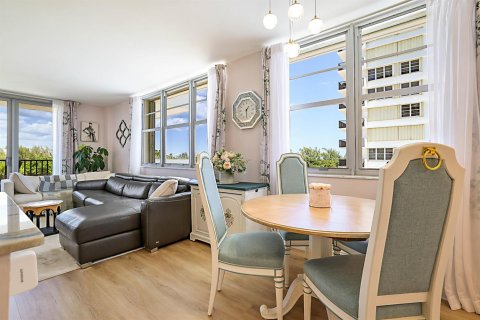 Condo in Boca Raton, Florida, 2 bedrooms  № 2392637 - photo 13