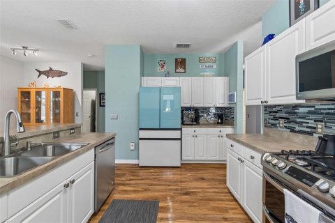 House in New Port Richey, Florida 3 bedrooms, 173.91 sq.m. № 2151811 - photo 20