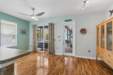 House in New Port Richey, Florida 3 bedrooms, 173.91 sq.m. № 2151811 - photo 21