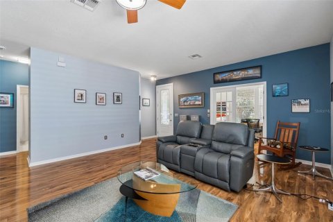 House in New Port Richey, Florida 3 bedrooms, 173.91 sq.m. № 2151811 - photo 8