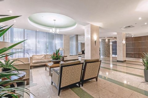 Condo in Hollywood, Florida, 2 bedrooms  № 1814208 - photo 4