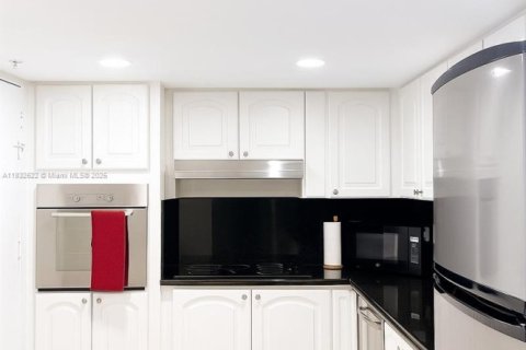 Condo in Hollywood, Florida, 2 bedrooms  № 1814208 - photo 15