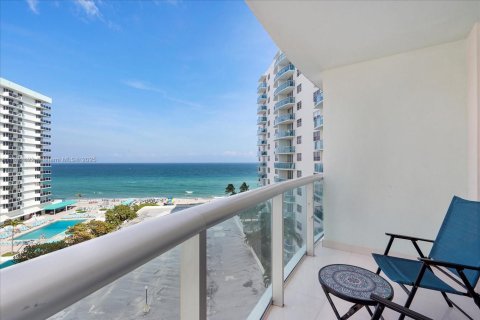 Condo in Hollywood, Florida, 2 bedrooms  № 1814208 - photo 11