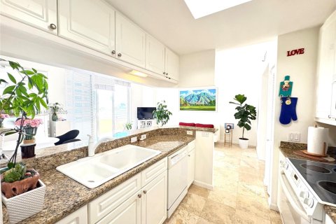 Condo in Miami, Florida, 1 bedroom № 1920722 - photo 5