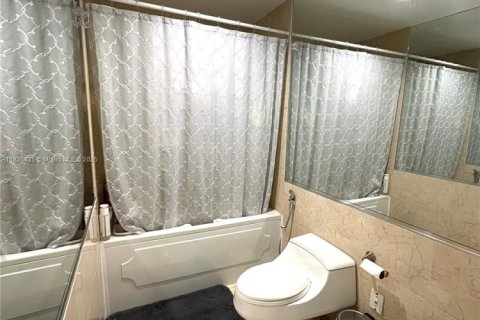 Condo in Miami, Florida, 1 bedroom № 1920722 - photo 9