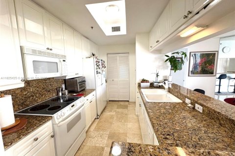 Condo in Miami, Florida, 1 bedroom № 1920722 - photo 6