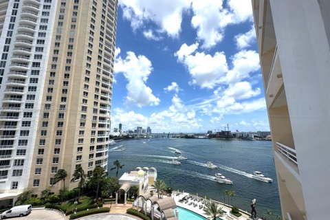 Condo in Miami, Florida, 1 bedroom № 1920722 - photo 12