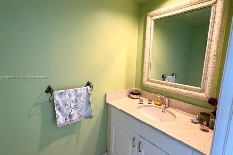 Condo in Miami, Florida, 1 bedroom № 1920722 - photo 10