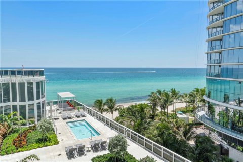 Copropriété à vendre à Sunny Isles Beach, Floride: 2 chambres, 193.61 m2 № 1962551 - photo 1