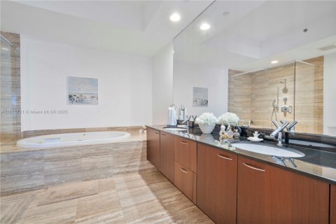 Copropriété à vendre à Sunny Isles Beach, Floride: 2 chambres, 193.61 m2 № 1962551 - photo 16