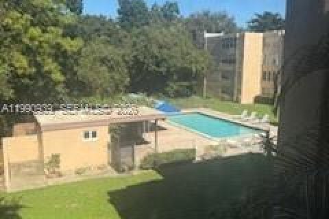 Condo in Davie, Florida, 2 bedrooms  № 2062221 - photo 25