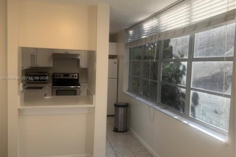 Condo in Davie, Florida, 2 bedrooms  № 2062221 - photo 15