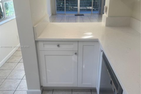 Condo in Davie, Florida, 2 bedrooms  № 2062221 - photo 11