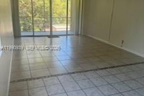 Condo in Davie, Florida, 2 bedrooms  № 2062221 - photo 14