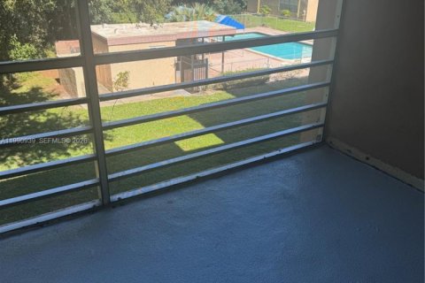 Condo in Davie, Florida, 2 bedrooms  № 2062221 - photo 24