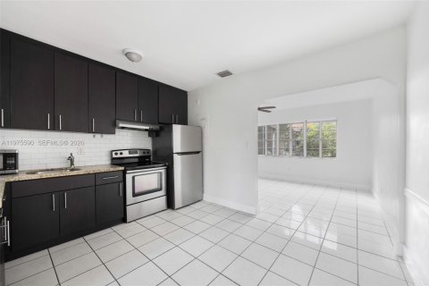 House in Miami, Florida 2 bedrooms, 79.52 sq.m. № 2040040 - photo 8