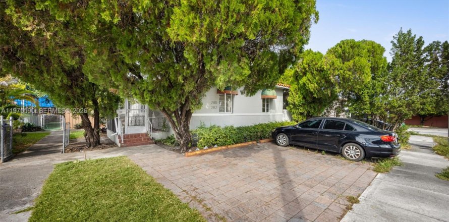 House in Miami, Florida 2 bedrooms, 79.52 sq.m. № 2040040