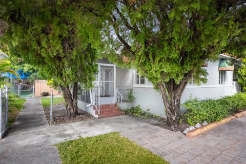 House in Miami, Florida 2 bedrooms, 79.52 sq.m. № 2040040 - photo 2