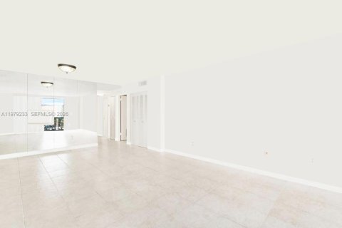 Купить кондоминиум в Норт-Майами, Флорида 1 спальня, 72.28м2, № 2043436 - фото 7