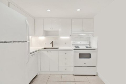 Купить кондоминиум в Норт-Майами, Флорида 1 спальня, 72.28м2, № 2043436 - фото 10