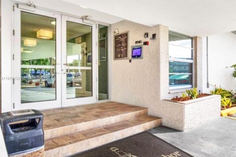 Купить кондоминиум в Норт-Майами, Флорида 1 спальня, 72.28м2, № 2043436 - фото 26