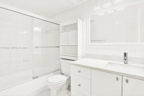 Купить кондоминиум в Норт-Майами, Флорида 1 спальня, 72.28м2, № 2043436 - фото 16