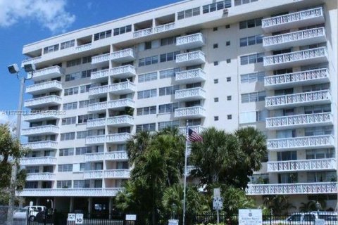 Кондоминиум с 1 спальней в Норт-Майами, Флорида № 2043436