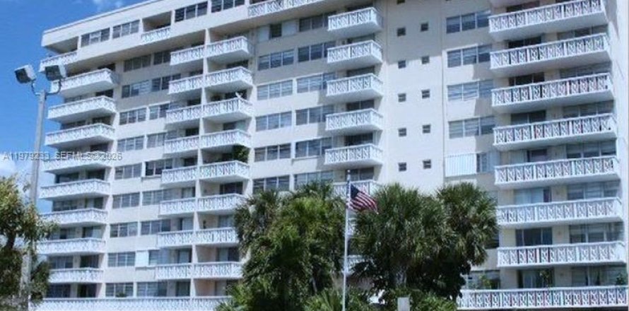 Кондоминиум с 1 спальней в Норт-Майами, Флорида № 2043436