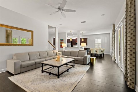 House in Tampa, Florida 5 bedrooms, 344.85 sq.m. № 2199928 - photo 20