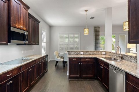 House in Tampa, Florida 5 bedrooms, 344.85 sq.m. № 2199928 - photo 10