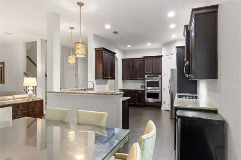 House in Tampa, Florida 5 bedrooms, 344.85 sq.m. № 2199928 - photo 14