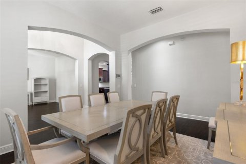House in Tampa, Florida 5 bedrooms, 344.85 sq.m. № 2199928 - photo 8